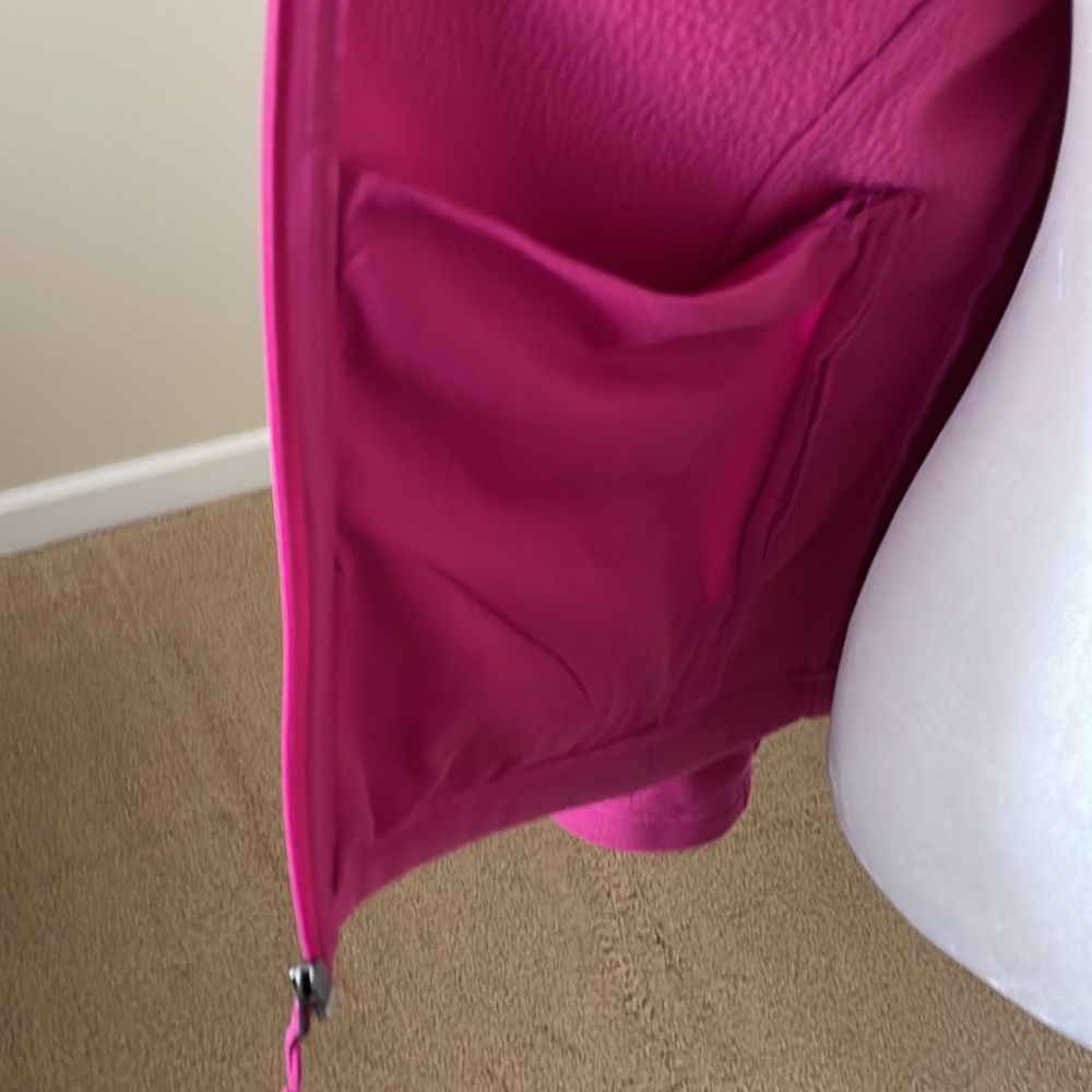 Columbia Women’s zip front fleece jacket. - Picture 9 of 12